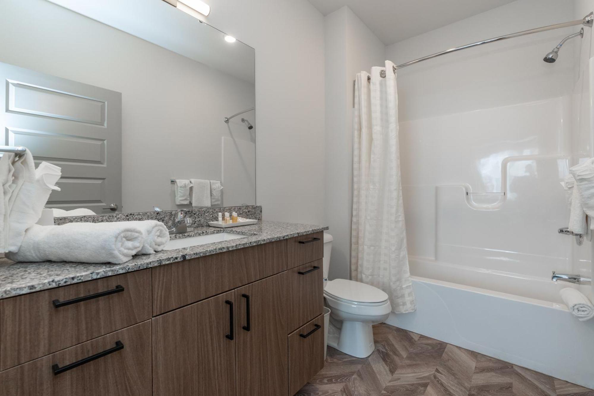Yugo Guest Suites Urbana Luaran gambar